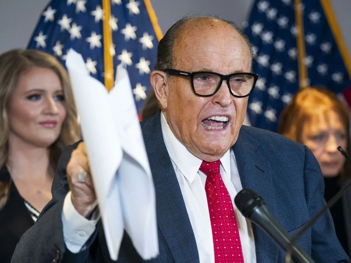 Giuliani, abogado de Trump, investigado por intento de fraude electoral