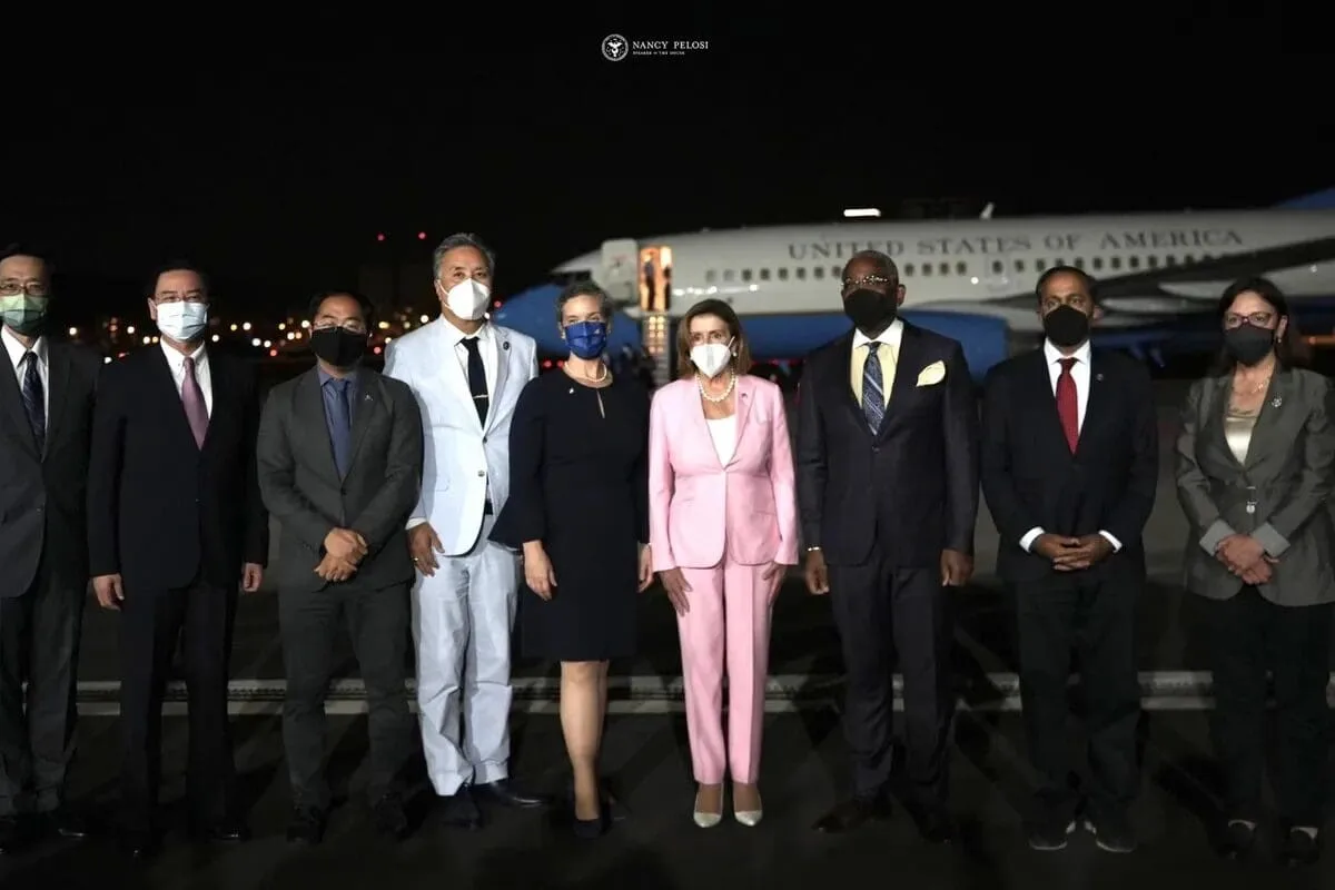 Las tensiones se agravan mientras Pelosi visita Taiwán