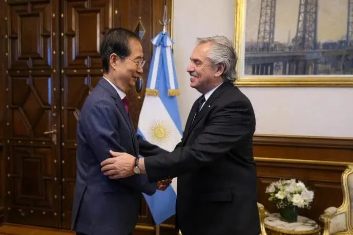 El Primer Ministro Coreano, Han Duck-soo, realiza una visita oficial a Argentina.