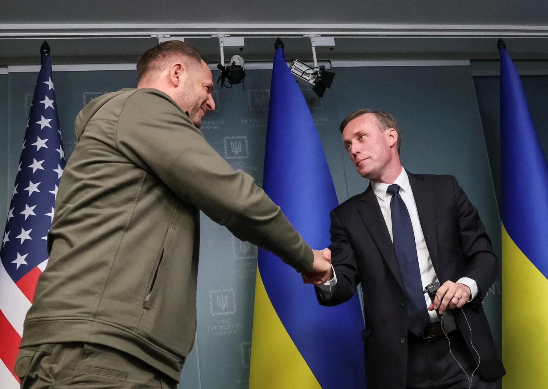 Estados Unidos afirma que mantuvo conversaciones con asesores de Putin