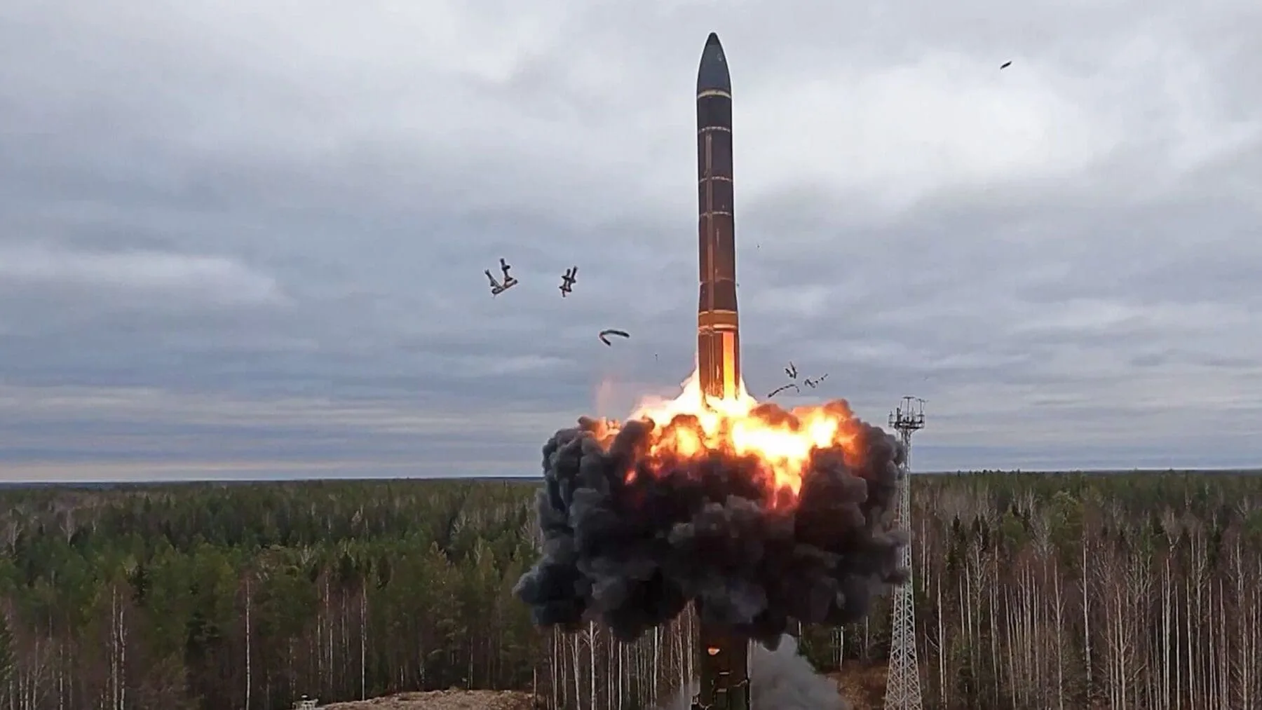 No hay señales de construcción de una bomba sucia en Ucrania, afirma OIEA