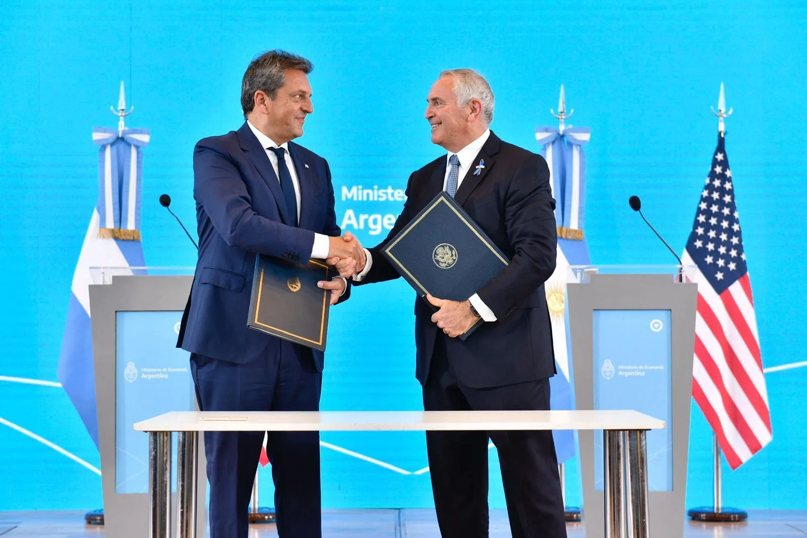 Estados Unidos y Argentina firman un acuerdo para intercambiar información fiscal