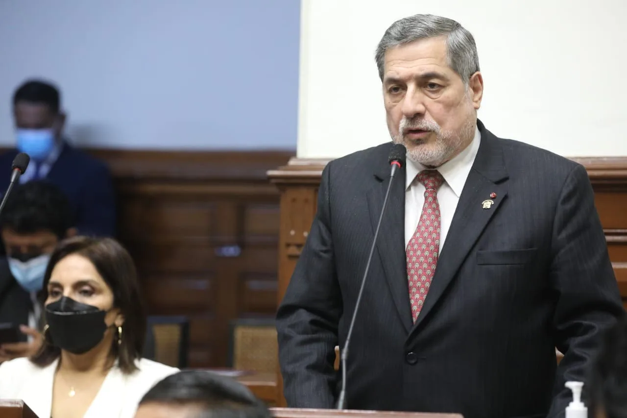 Para un legislador peruano, el país debe reconocer las Islas Malvinas como inglesas