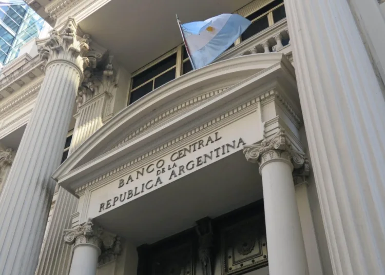 Vista general de la fachada del edificio del Banco Central de la República de Argentina en Buenos Aires. EFE/Cristina Terceiro/Archivo