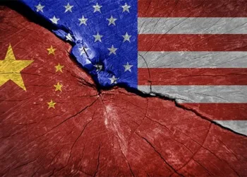 Banderas de China y Estados Unidos