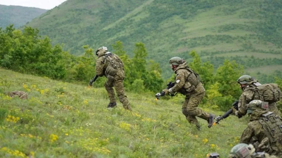 Malvinas: pese al rechazo argentino, el Reino Unido envía tropas de Kosovo