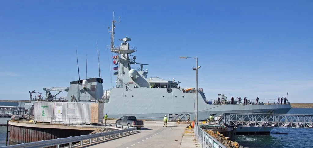 El Reino Unido envía al patrullero HMS Medway a Malvinas