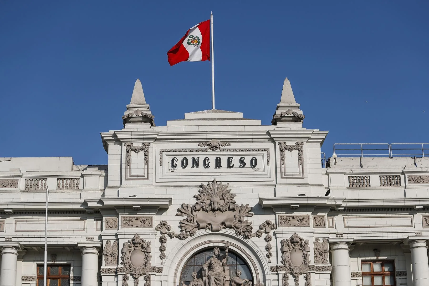 Perú: la presidenta Dina Boluarte enfrenta su primer intento de destitución