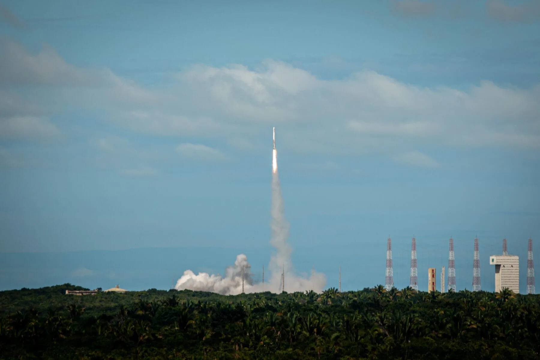 Se produjo el lanzamiento de un cohete surcoreano desde la base espacial Alcântara en Brasil