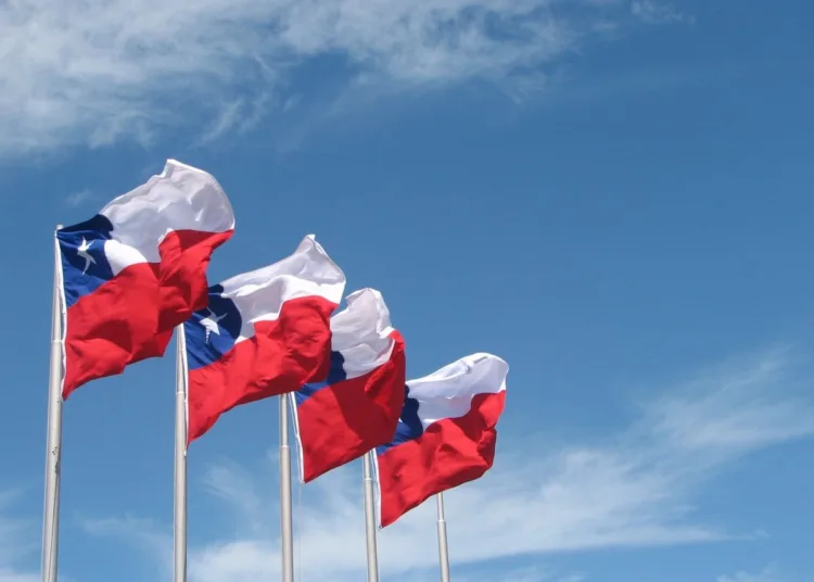 21/09/2018    El 18 de octubre de 1817 se instauró oficialmente la bandera actual de la República de Chile, cumpliéndose hoy 201 años de este histórico hecho. A modo de homenaje, en el país iberoamericano se celebra esta efeméride como el 'Día de Celebración al Escudo y Bandera nacionales"
SUDAMÉRICA CHILE SOCIEDAD
WIKIPEDIA