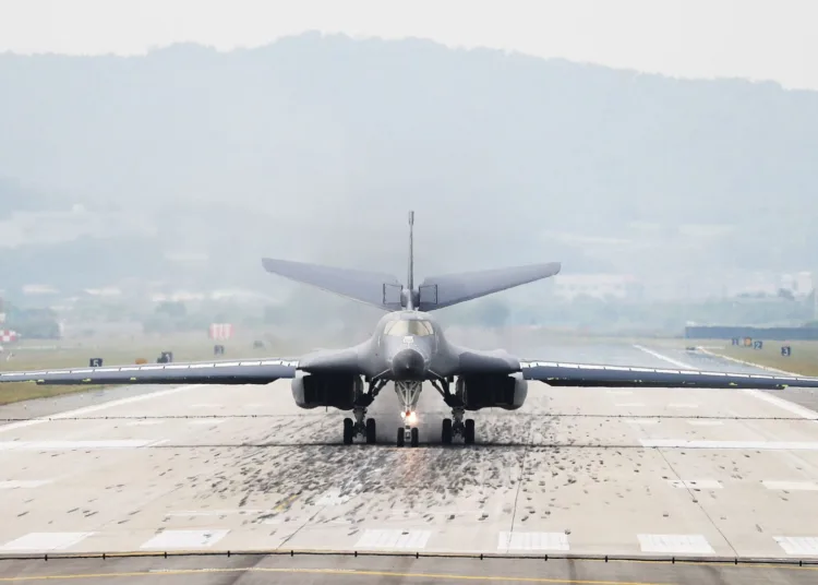 A U.S. Air Force B-1B bomber lands Osan Air Base in Pyeongtaek, South Korea, September 21, 2016. Yonhap/via REUTERS ATTENTION EDITORS - THIS IMAGE HAS BEEN SUPPLIED BY A THIRD PARTY. SOUTH KOREA OUT. FOR EDITORIAL USE ONLY. NO RESALES. NO ARCHIVE.
