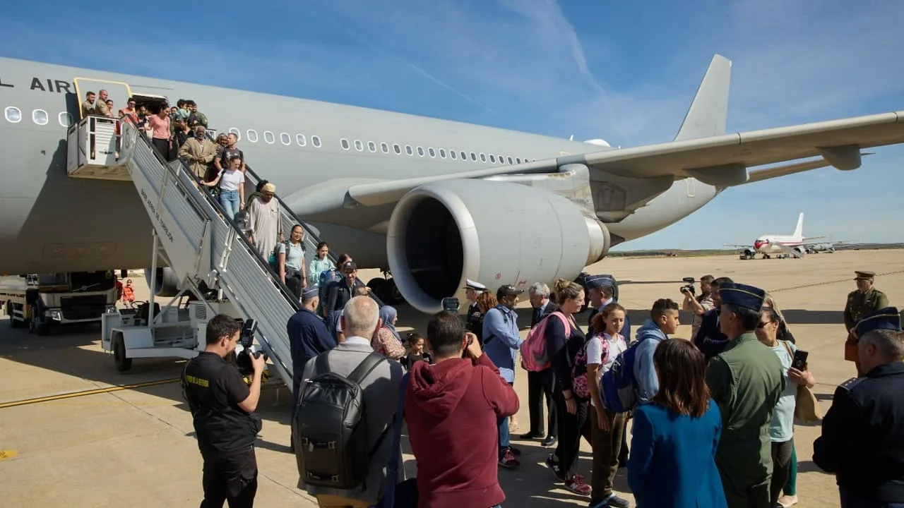 La comunidad internacional comienza las evacuaciones en Sudán