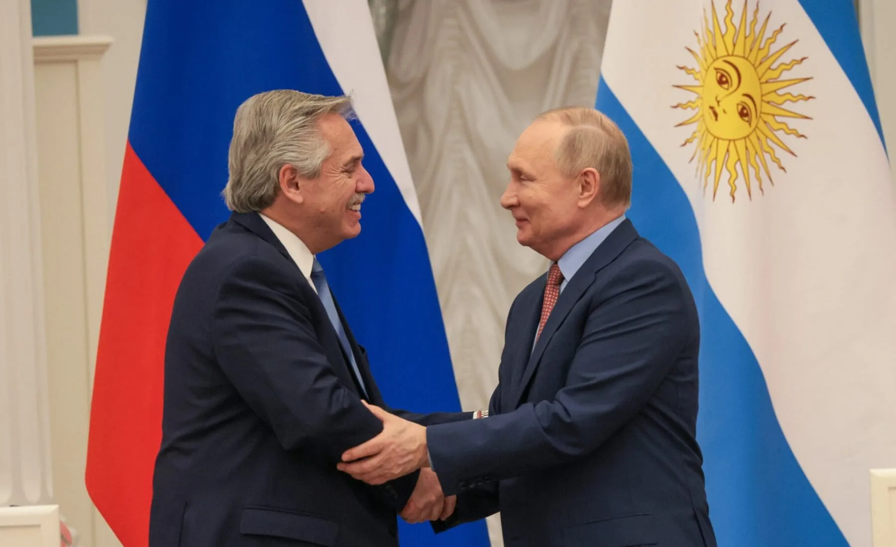 Diplomáticos difunden documento con los “100 errores de Política Exterior” del Frente de Todos