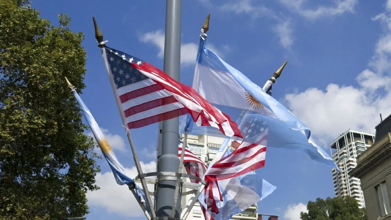 Los argentinos y los emisarios extranjeros