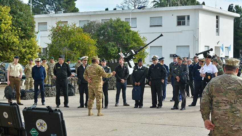 Agregados militares extranjeros visitaron destinos de las bases de Puerto Belgrano, Baterías y Comandante Espora