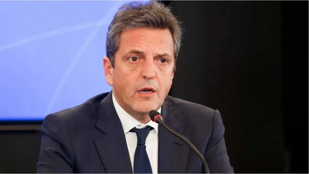 El ministro de Economía apuesta por el FMI y hablar con empresas y sindicatos