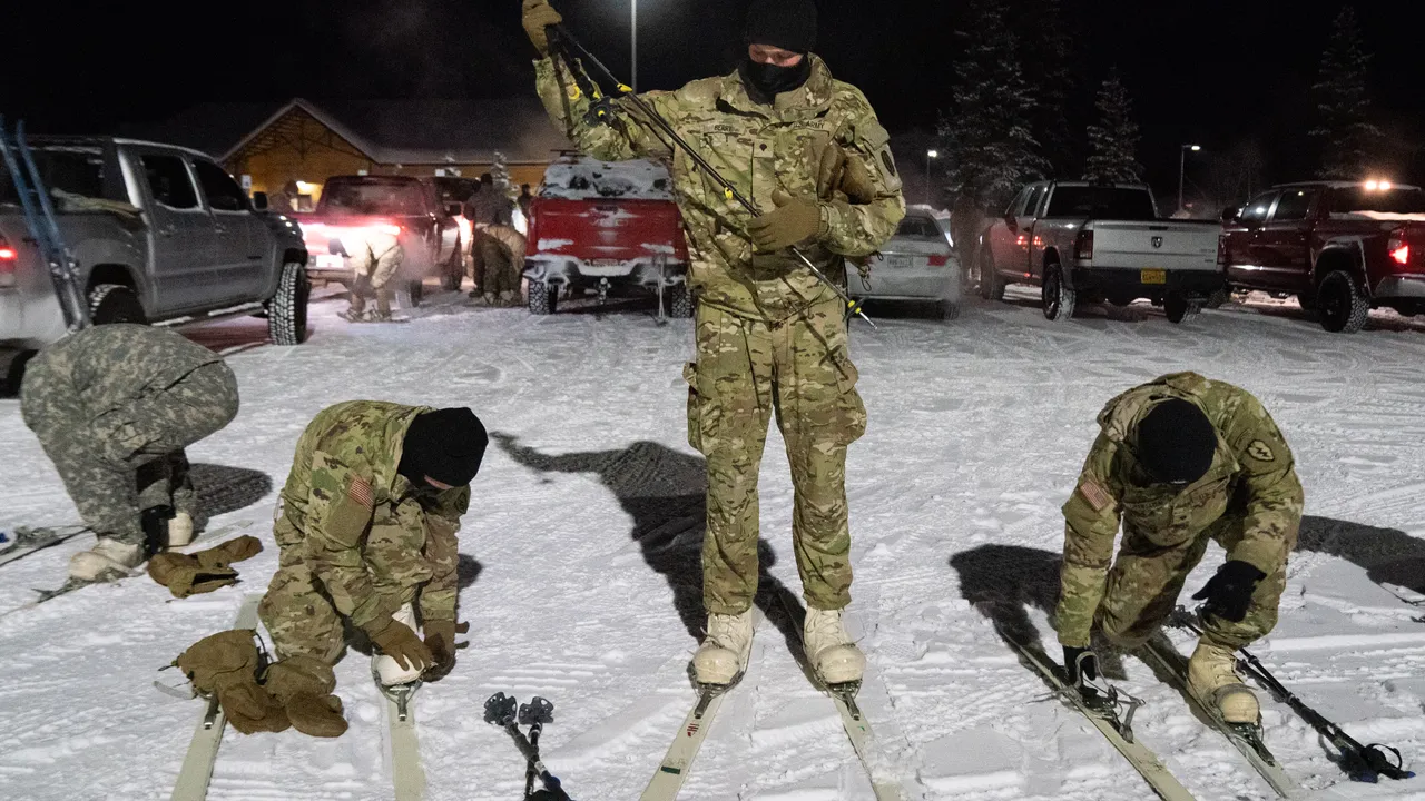 Presuntos espías chinos, disfrazados de turistas, intentan infiltrarse en bases militares de Alaska