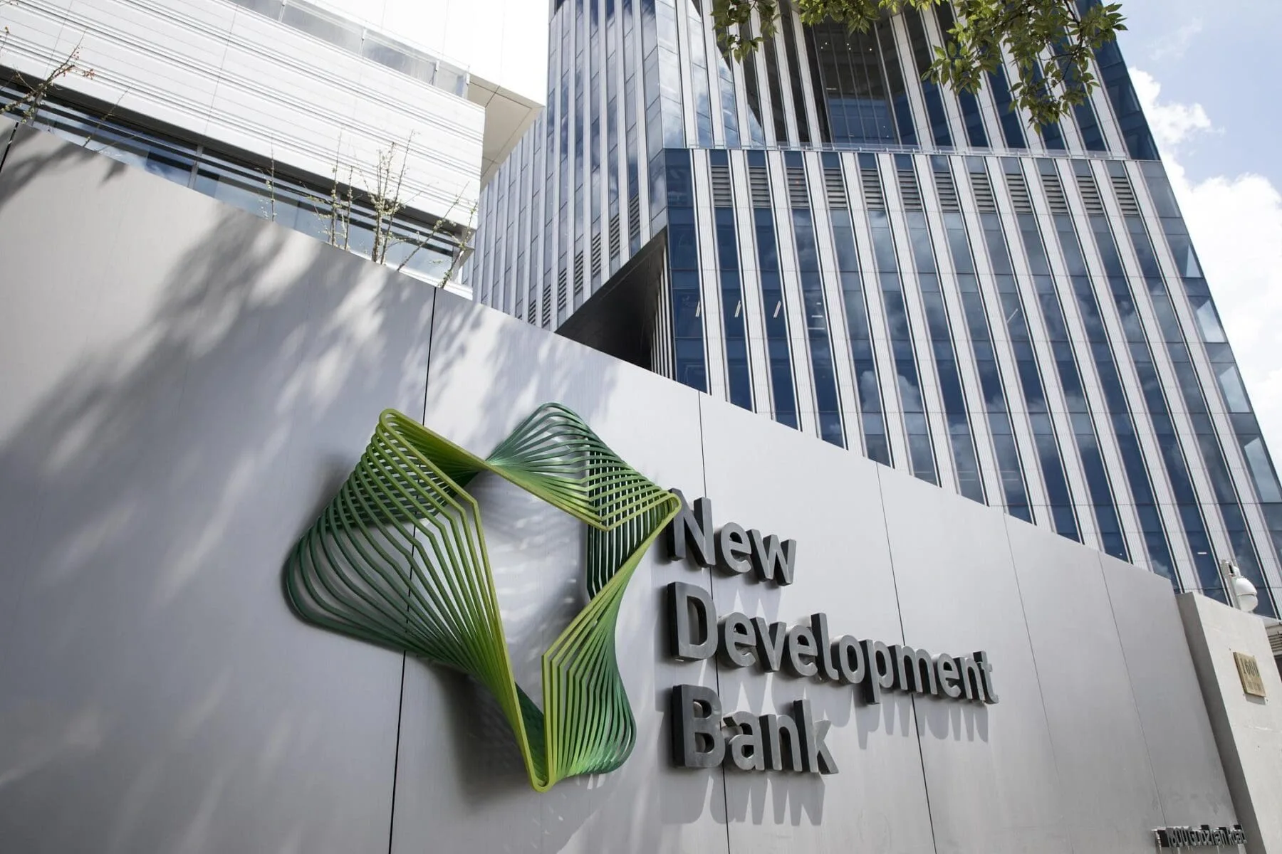 Se define si el banco del BRICS puede darle ayuda financiera a Argentina