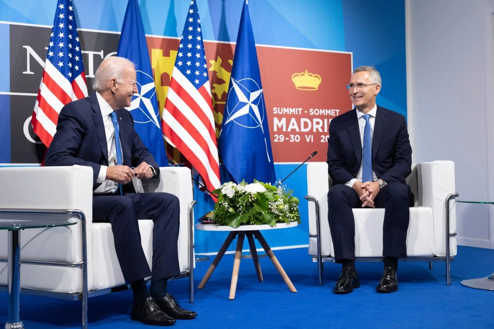 Biden se reúne con el saliente secretario general de la OTAN