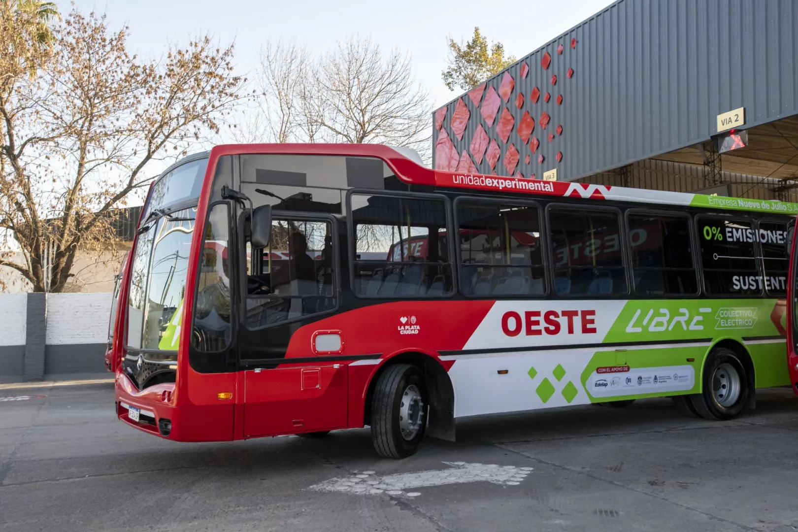Argentina presenta su primer colectivo eléctrico con baterías de litio
