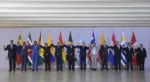 Líderes de Sudamérica posan para la foto en la Cumbre Sudamericana en Brasilia, Brasil, el martes 30 de mayo de 2023. Desde la izquierda, el presidente de Venezuela, Nicolás Maduro; el presidente de Surinam, Chan Santokhi; el presidente de Guyana, Mohamed Irfaan Ali; el presidente de Colombia, Gustavo Petro; el presidente de Bolivia, Luis Arce; el presidente de Brasil, Luiz Inácio Lula da Silva, el presidente de Argentina, Alberto Fernández; el presidente de Chile, Gabriel Boric; el presidente de Ecuador, Guillermo Lasso; el presidente de Paraguay, Mario Abdo Benítez, el presidente de Uruguay, Luis Lacalle Pou, y el primer ministro de Perú, Alberto Otarola. (AP Foto/Andre Penner)