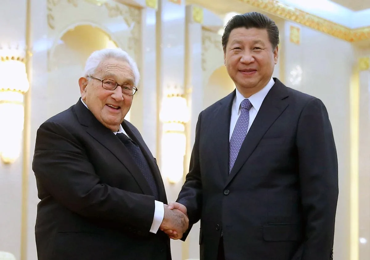 Henry Kissinger se reúne con el presidente Xi Jinping en inesperada visita a Pekín