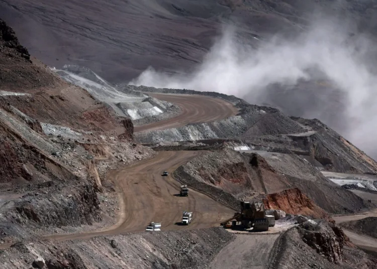 2E6KPYM Trucks operate at Barrick Gold Corp's Veladero gold mine in Argentina's San Juan province, April 26, 2017. Picture taken April 26, 2017. REUTERS/Marcos Brindicci