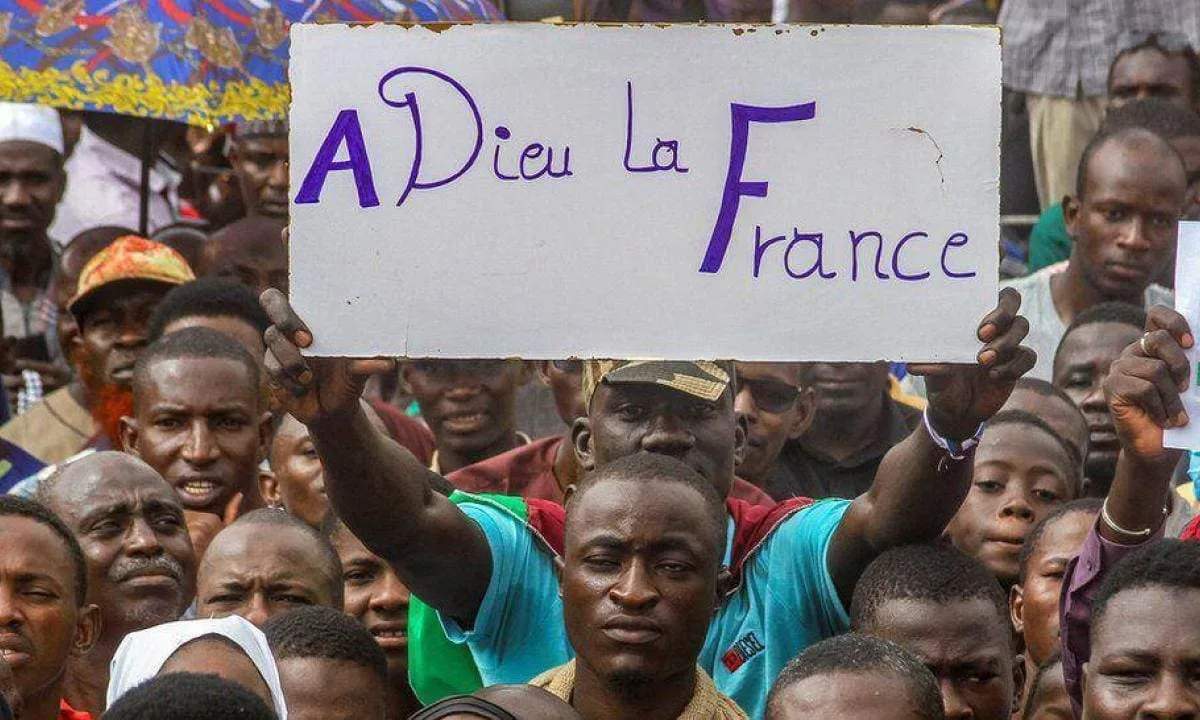 ¿Cuáles son las razones detrás de los golpes de Estado en las naciones que fueron colonias francesas?