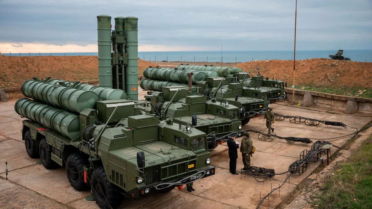 Rusia confirma que entregará los sistemas antiaéreos S-400 a India