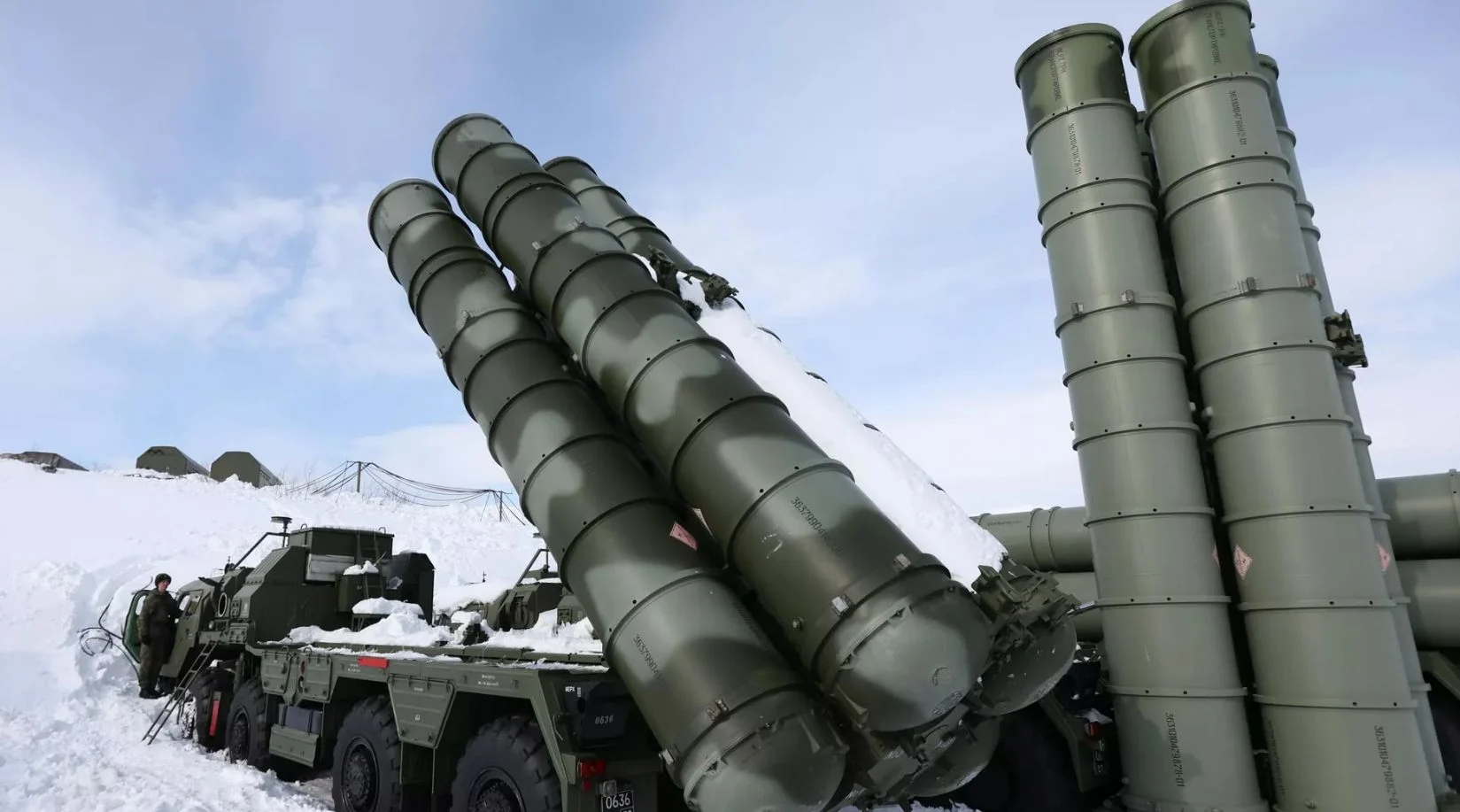 Rusia confirma que entregará los sistemas antiaéreos S-400 a India