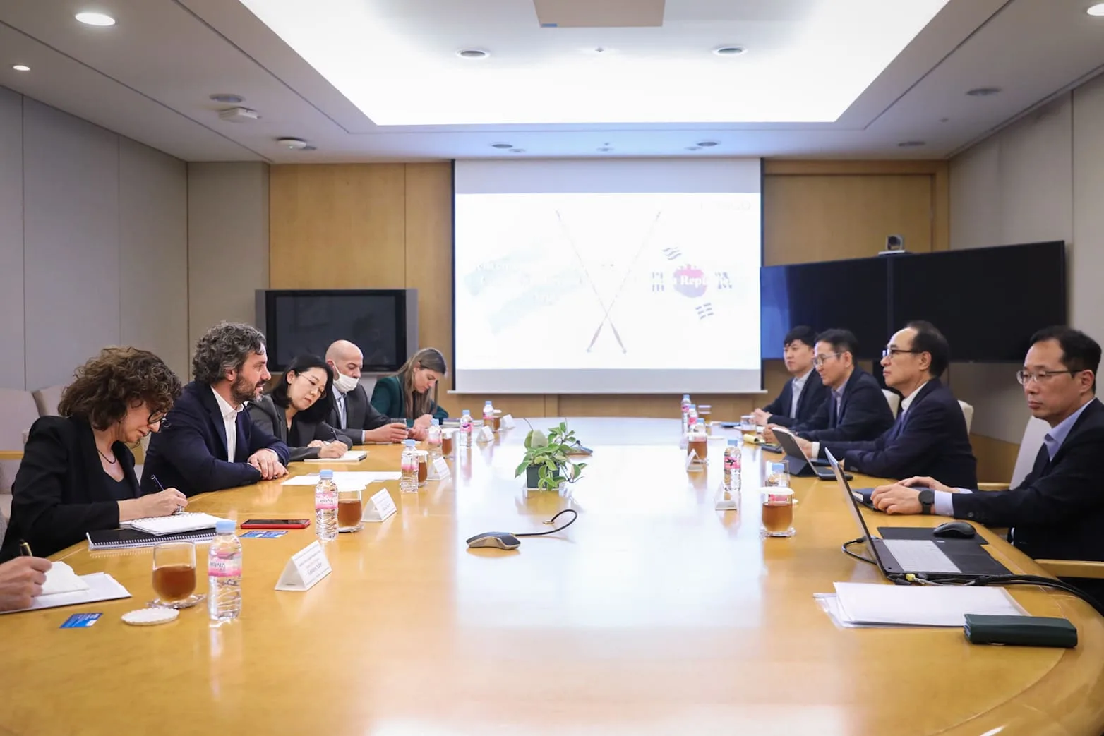 El canciller argentino visitó las instalaciones de una de las mineras de litio más importantes del país