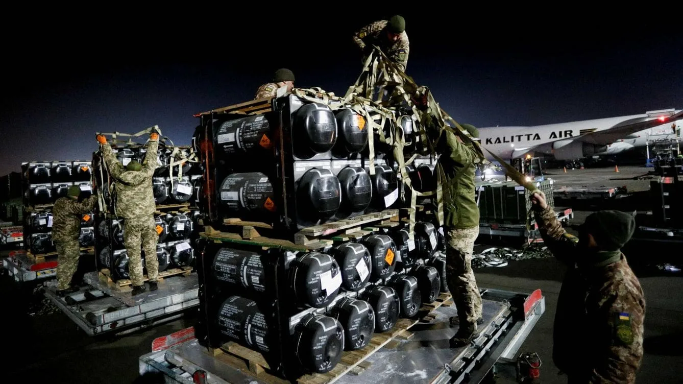 Estados Unidos envió armamento a Ucrania, levantando el ‘bloqueo aliado’ de Occidente