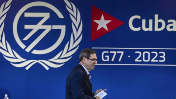 El ministro de Relaciones Exteriores cubano Bruno Rodríguez se marcha después de dar una conferencia de prensa sobre la próxima cumbre del G77 + China en La Habana, Cuba, el miércoles 13 de septiembre de 2023. (AP Foto/Ramón Espinosa)