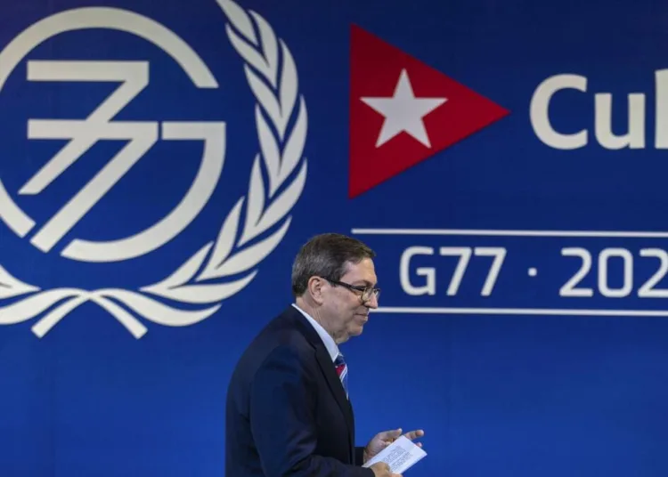 El ministro de Relaciones Exteriores cubano Bruno Rodríguez se marcha después de dar una conferencia de prensa sobre la próxima cumbre del G77 + China en La Habana, Cuba, el miércoles 13 de septiembre de 2023. (AP Foto/Ramón Espinosa)