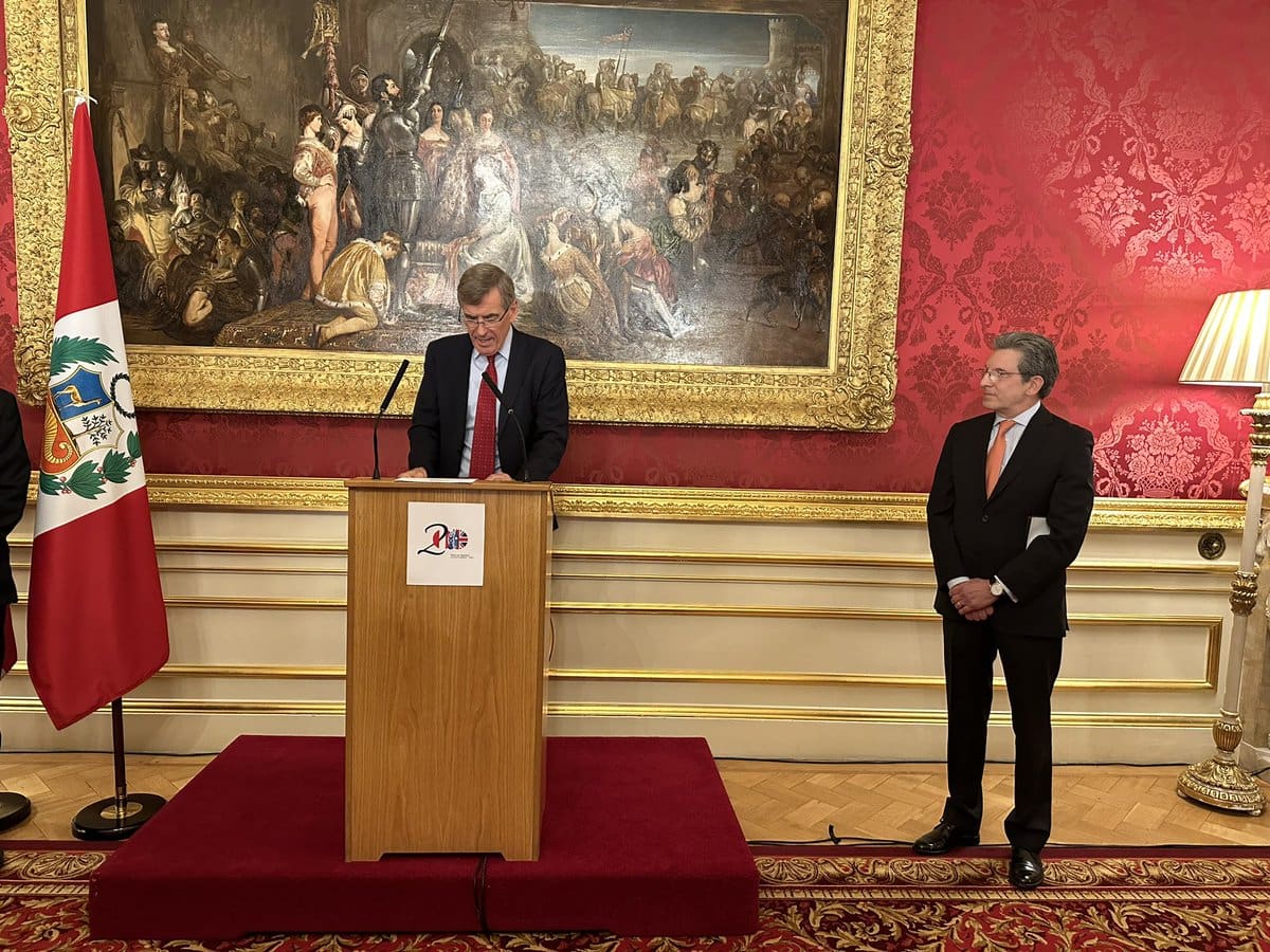 Ministro británico destaca el derecho de autodeterminación de las Malvinas en Perú