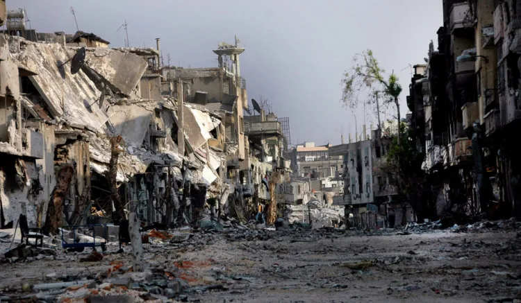 XNM03. HOMS (SIRIA), 30/07/2012.- Fotografía cedida por la Agencia Siria Árabe de Noticias de un edificio destruido en el área Al Karabise, en la provincia de Homs (Siria) hoy, lunes 30 de julio de 2012. Según la agencia, tropas sirias liberaron la zona de grupos armados terroristas, recuperando el control de la región entera. EFE/Agencia Siria Árabe de Noticias/SOLO USO EDITORIAL