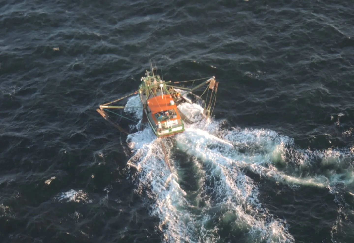 La Armada Nacional de Uruguay detiene a un buque brasileño por pesca ilegal