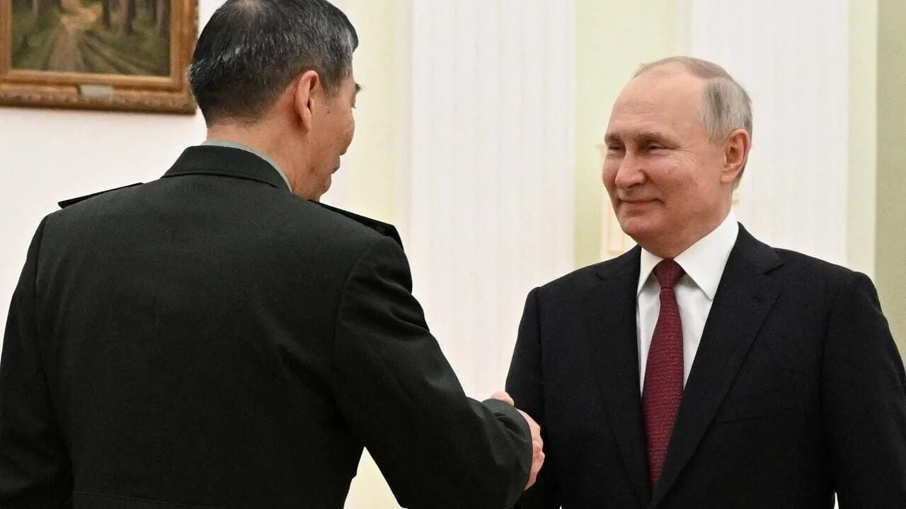 Putin se reúne con un alto general chino y elogia los crecientes vínculos militares