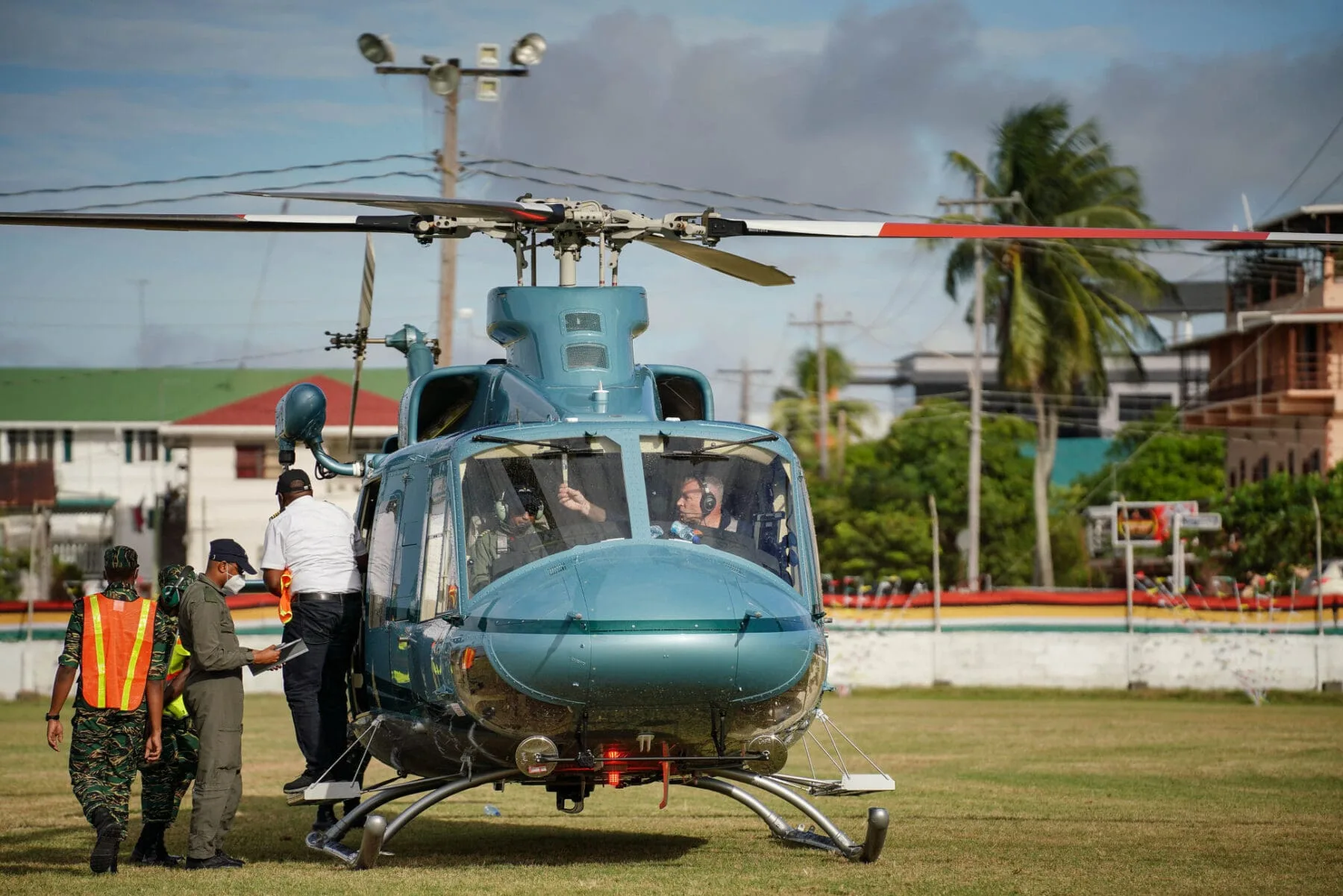 Encuentran helicóptero desaparecido en Guyana, cinco muertos y dos sobrevivientes