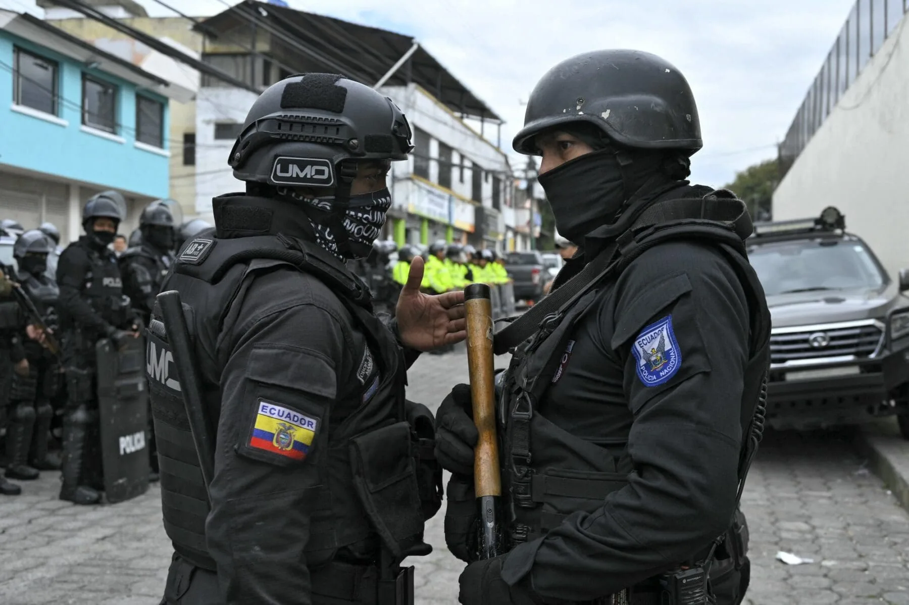 Ecuador: presidente Noboa le declara la guerra a más de 20 organizaciones tras levantamientos en las principales ciudades