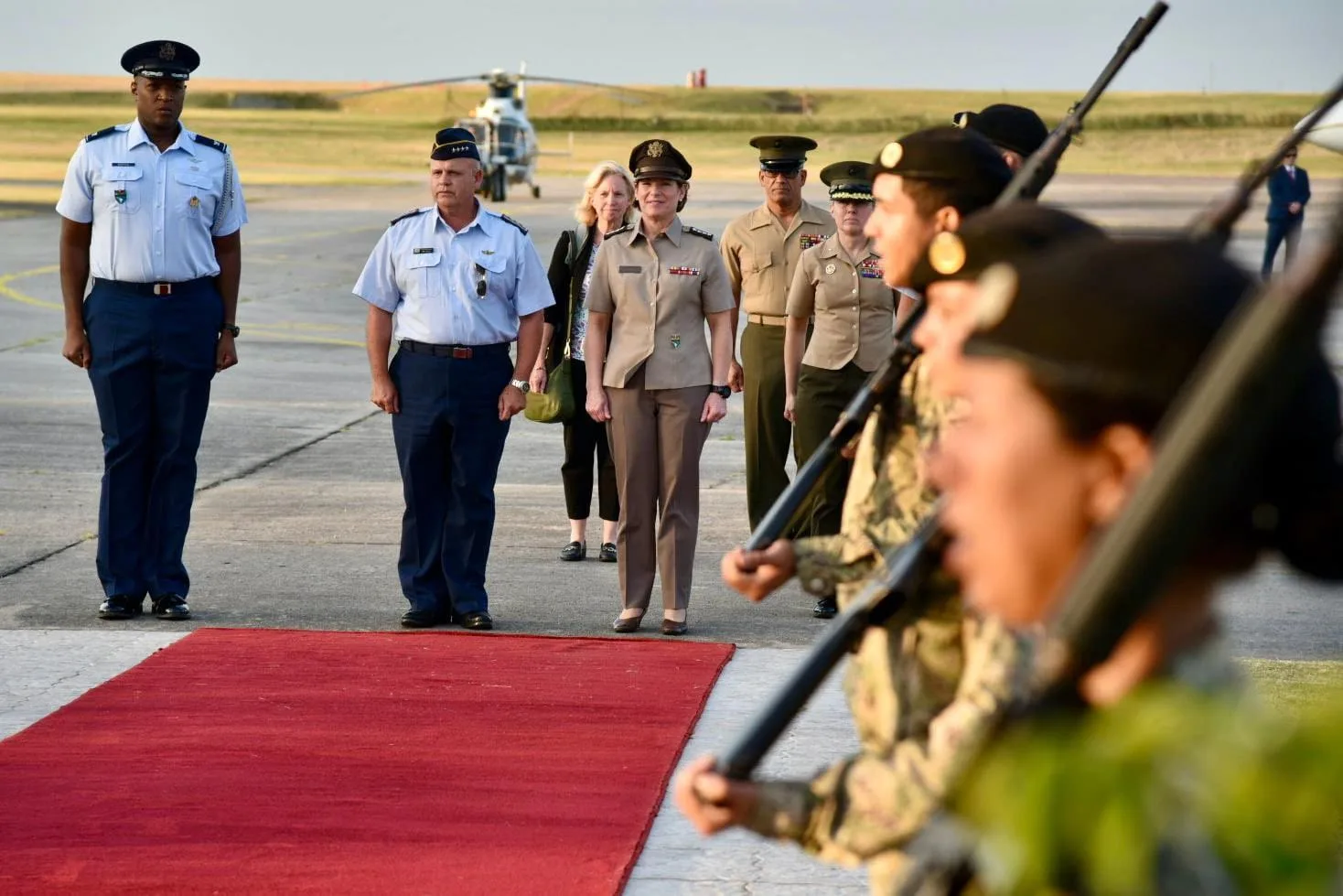 La Jefa del Comando Sur de Estados Unidos, general Richardson, refuerza lazos de seguridad en su visita a Uruguay