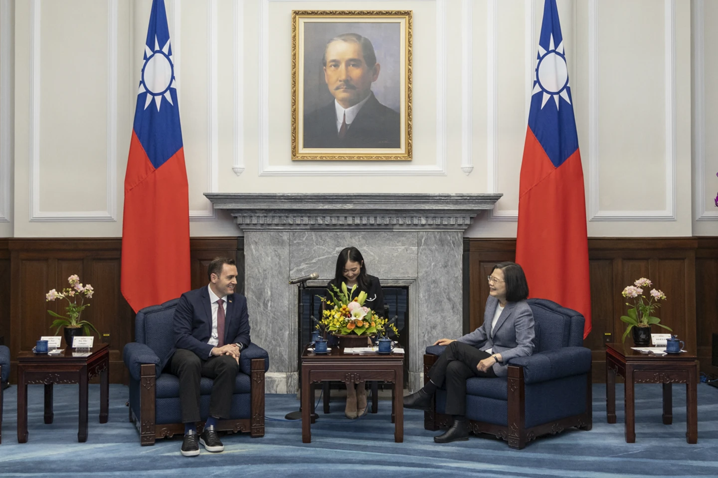 Los miembros del Congreso de los Estados Unidos elogian la democracia de Taiwán en una visita que atraerá la atención de China