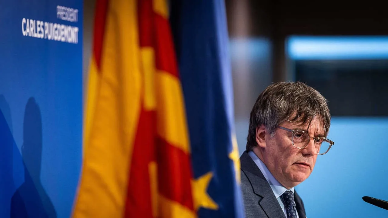 España abre investigación por “terrorismo” contra el líder detrás de la independencia de Cataluña