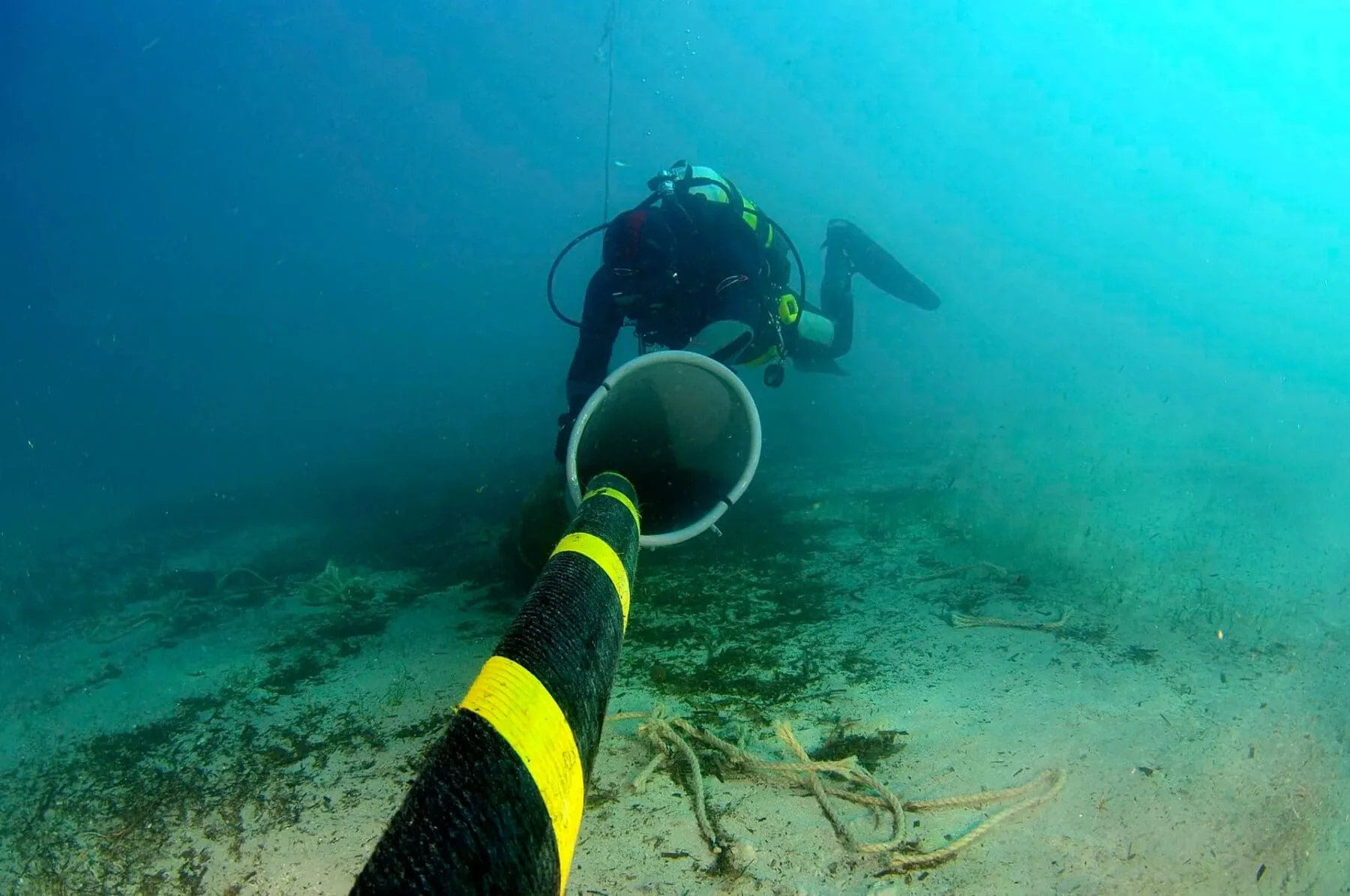 ¿Accidente o sabotaje? Misterioso corte de cables submarinos en el Mar Rojo