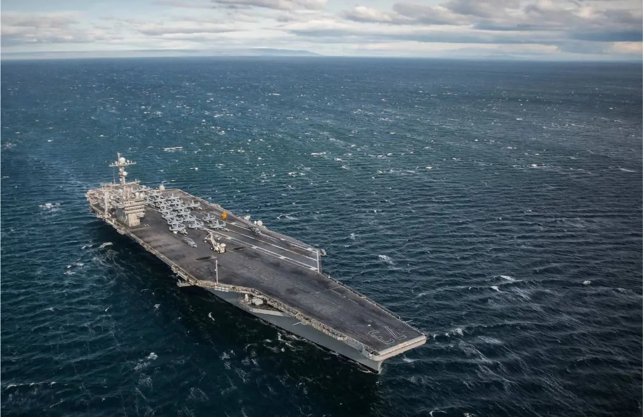 El USS George Washington se prepara para su histórica llegada al Atlántico Sur con una doble mirada a la región