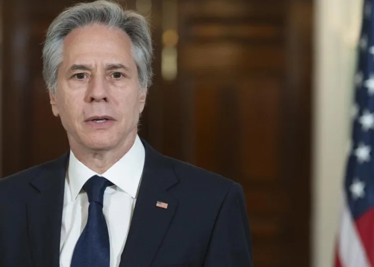 El secretario de Estado estadounidense Antony Blinken habla con los medios tras una reunión con el viceprimer ministro de Nueva Zelanda, Winston Peters, en el Departamento de Estado en Washington, el jueves 11 de abril de 2024. (AP Foto/Cliff Owen)