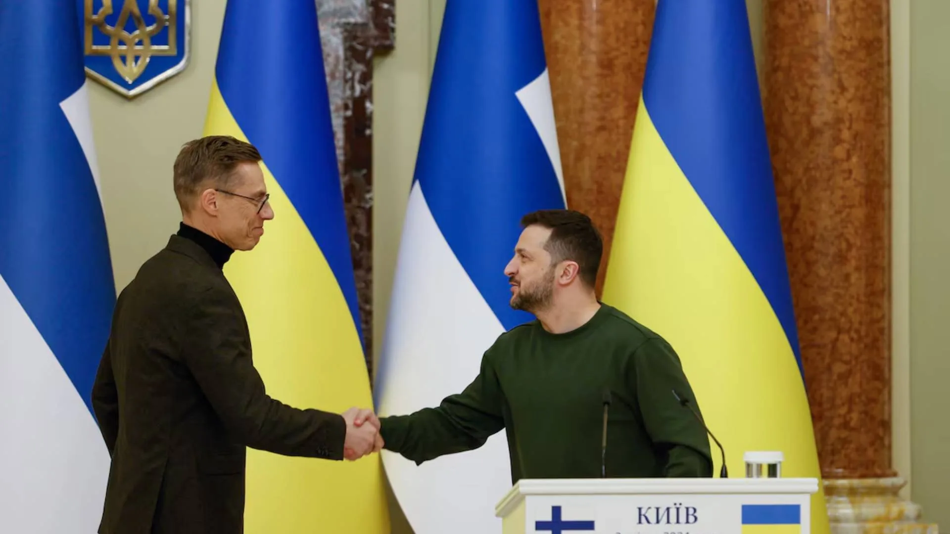 Ucrania y Finlandia sellan cooperación militar de una década contra amenaza rusa