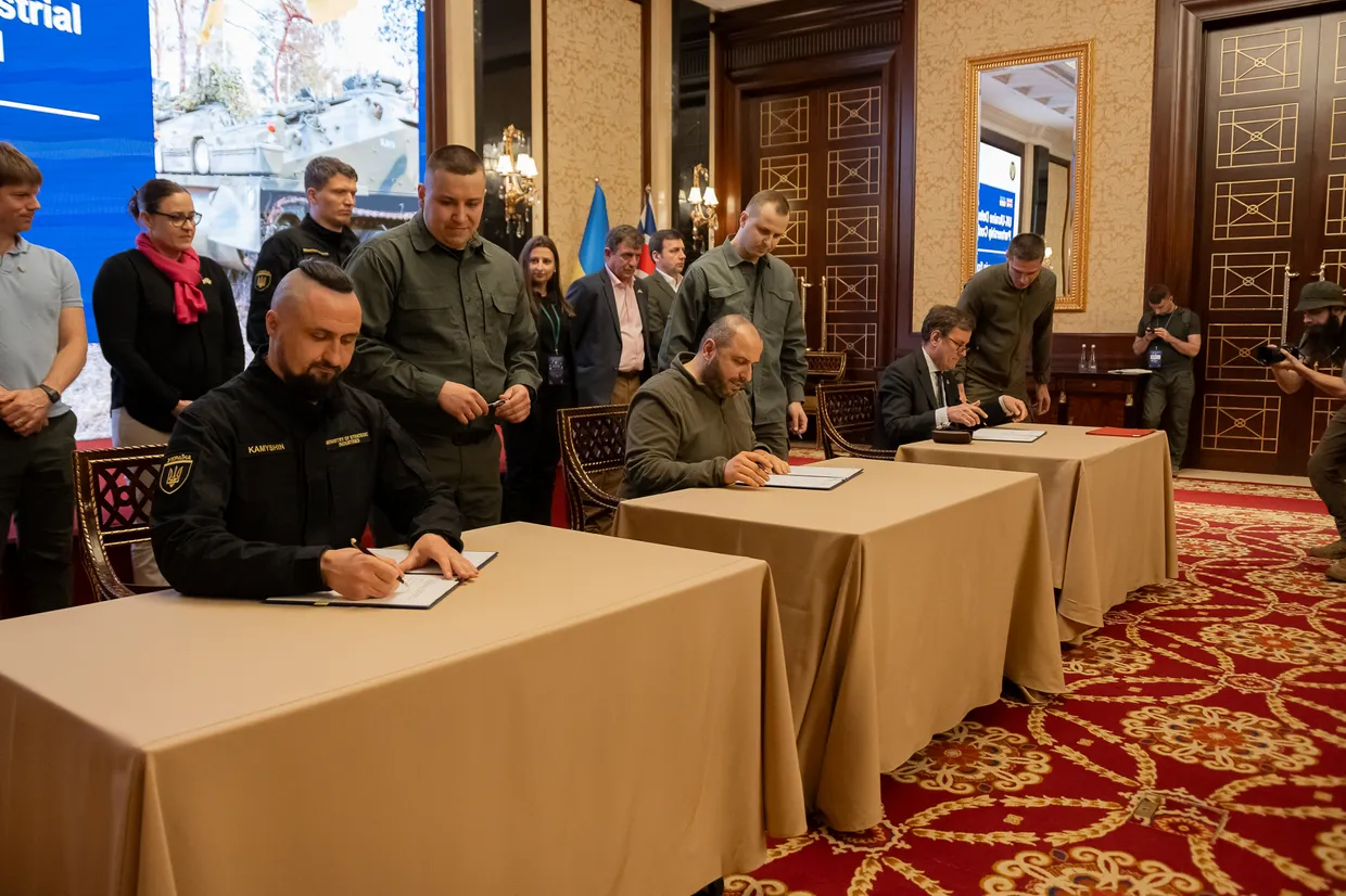 Con el objetivo de reforzar la cooperación e industria de defensa, Reino Unido y Ucrania firman un acuerdo histórico