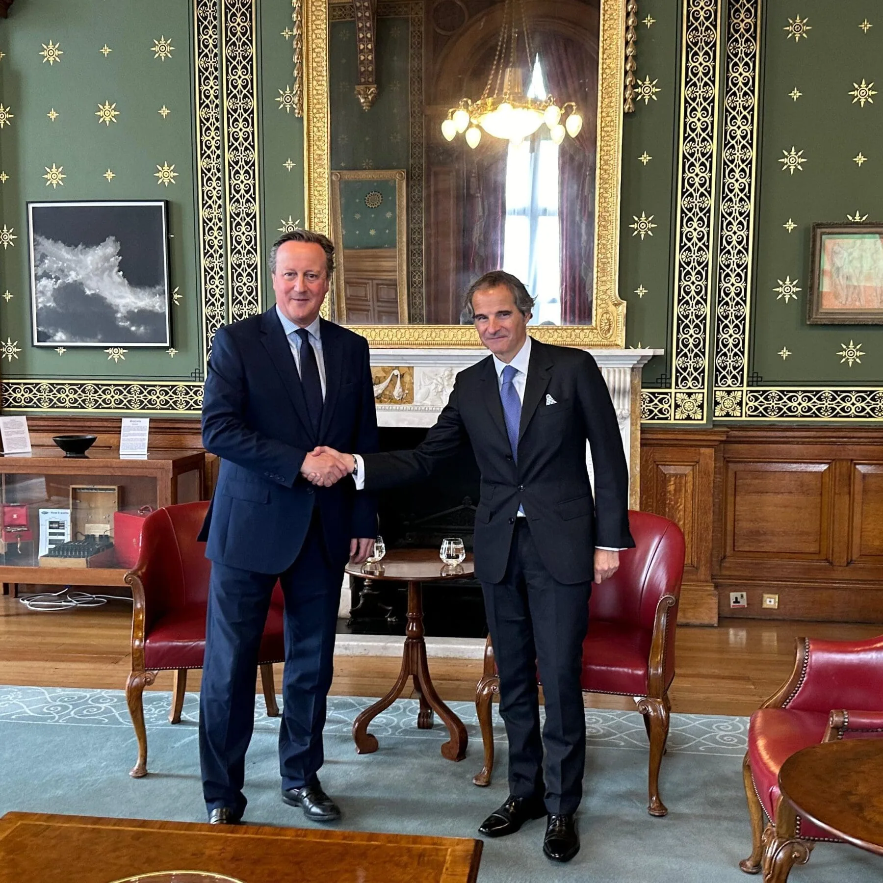 El Presidente de la OIEA se reunió con el Canciller Británico para ampliar la cooperación en materia nuclear