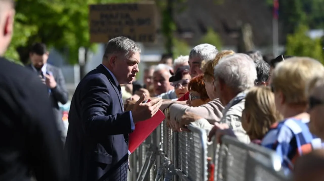 Imagen que contiene persona, exterior, edificio, hombre

Descripción generada automáticamente